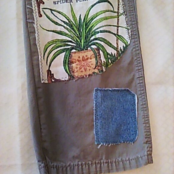 Plant Lover Upcycled Wrangler Cargo Pants 32 x 34 Khaki Patches Unisex Baggy - Picture 12 of 12